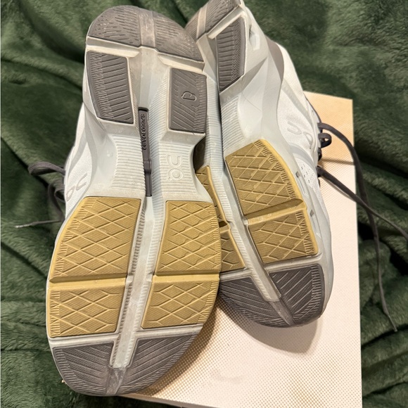 On Cloudpulse Running Shoes Glacier Safari | Women’s 9.5 | Worn Once - Picture 7 of 11